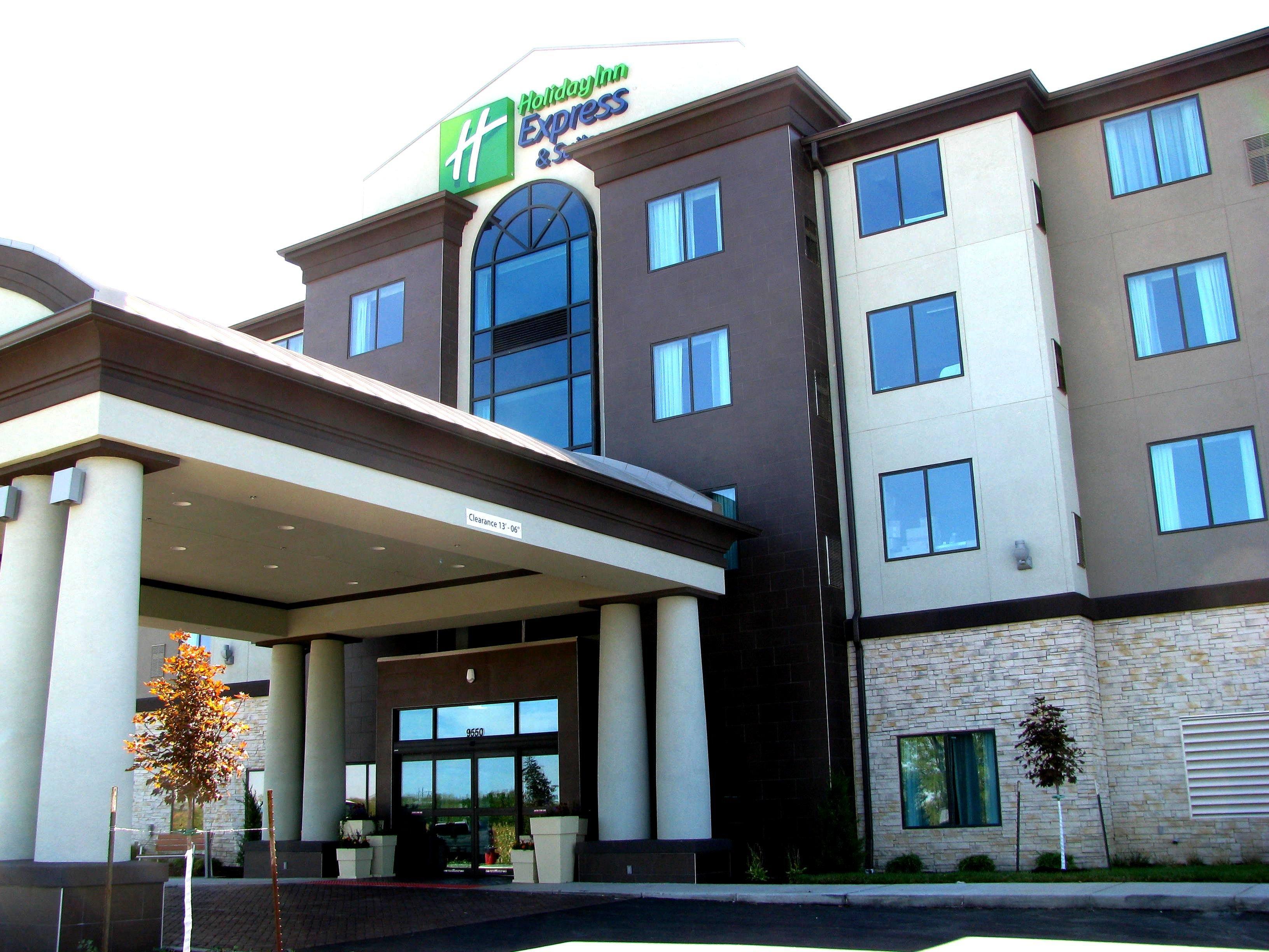 Holiday Inn Express & Suites Kansas City Airport By Ihg Exterior photo