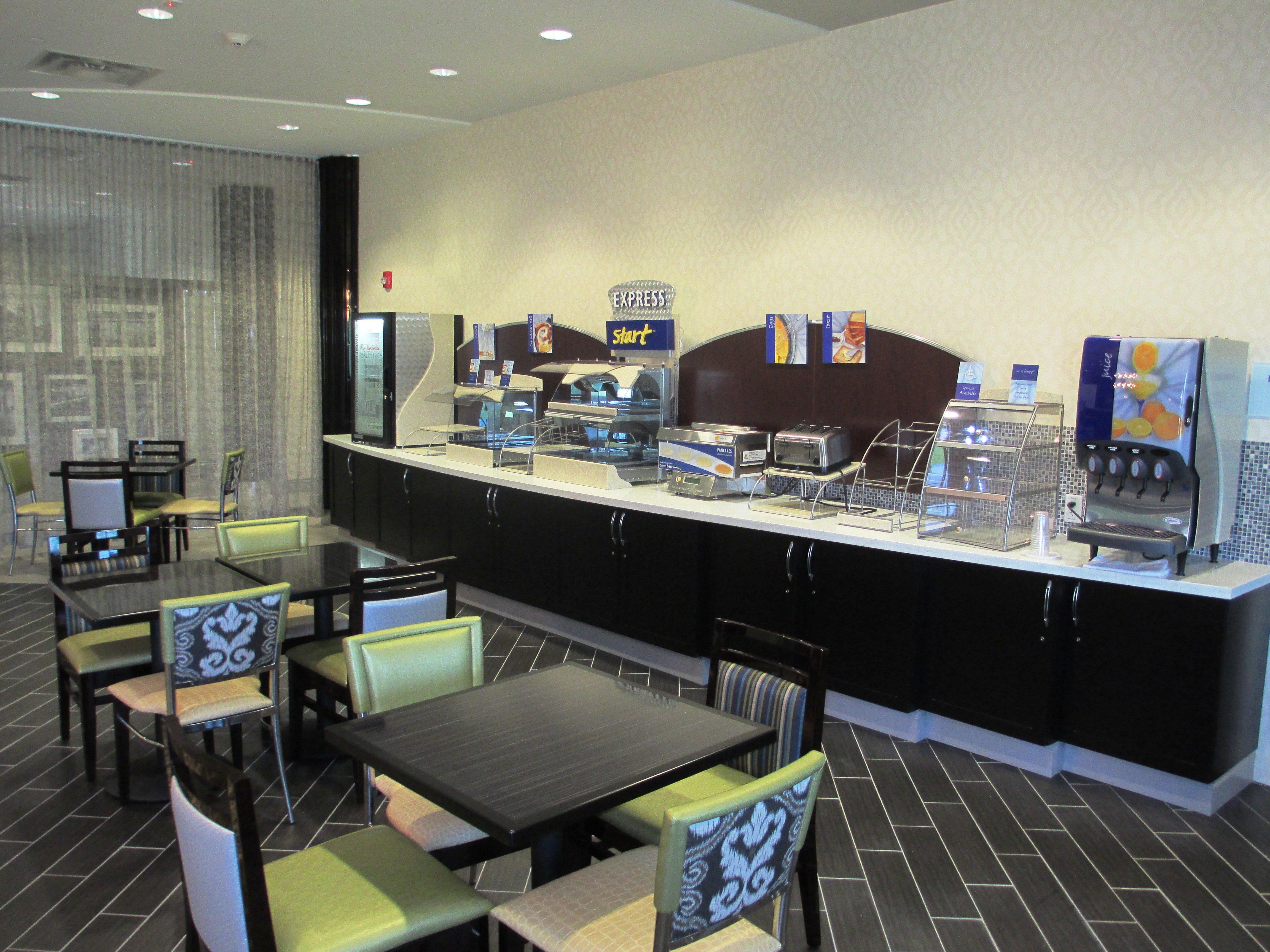 Holiday Inn Express & Suites Kansas City Airport By Ihg Exterior photo