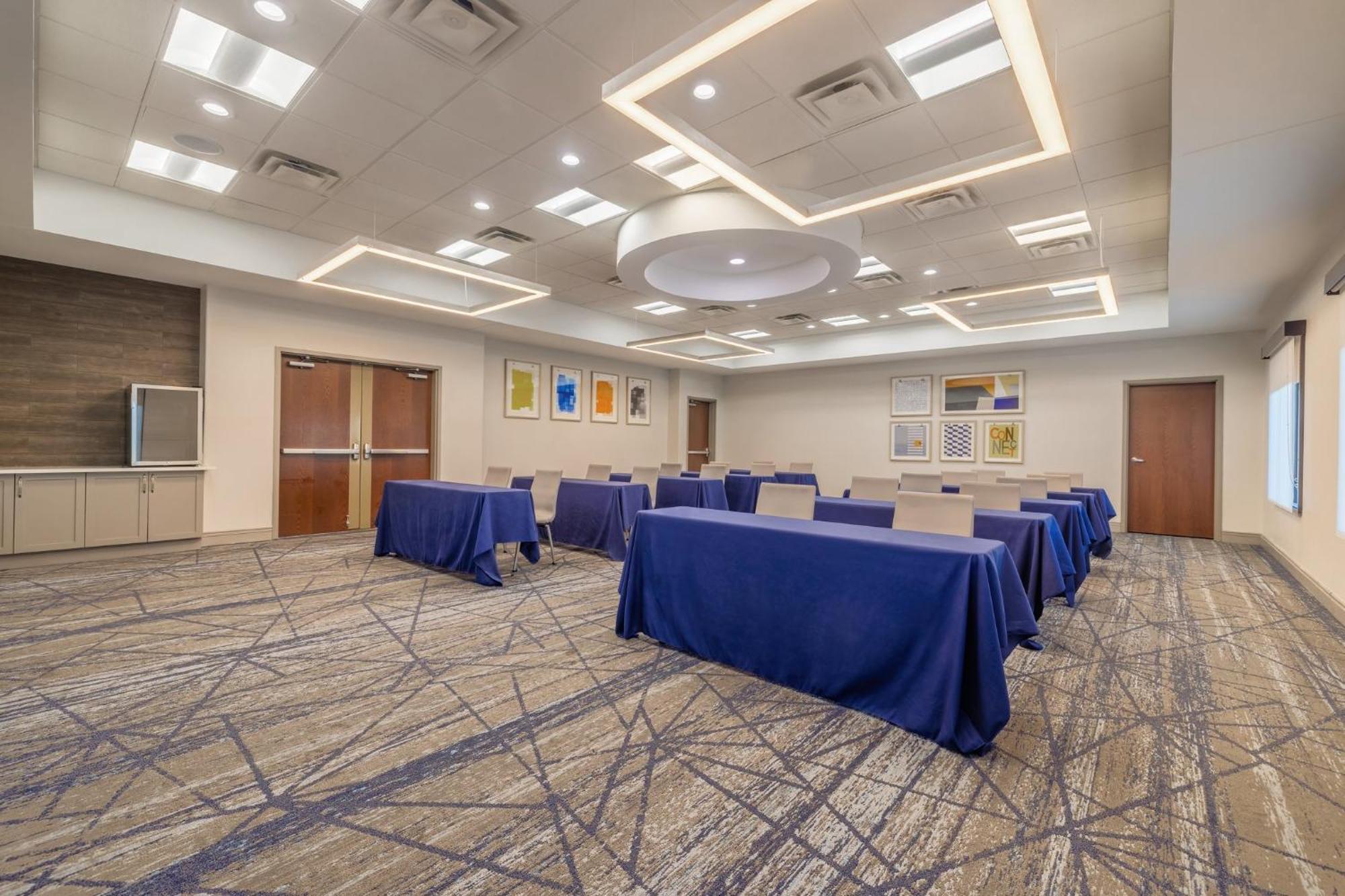Holiday Inn Express & Suites Kansas City Airport By Ihg Exterior photo