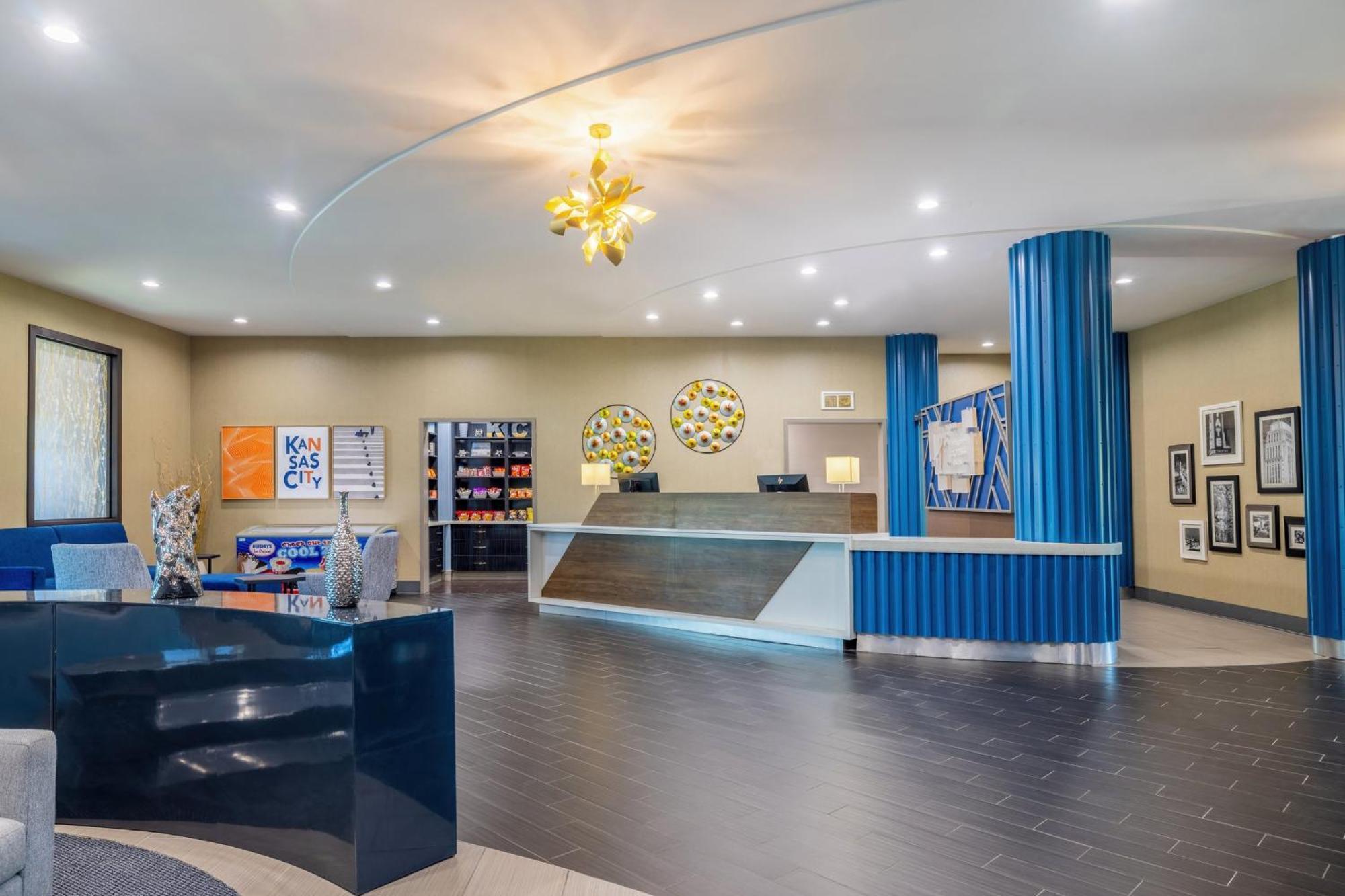 Holiday Inn Express & Suites Kansas City Airport By Ihg Exterior photo