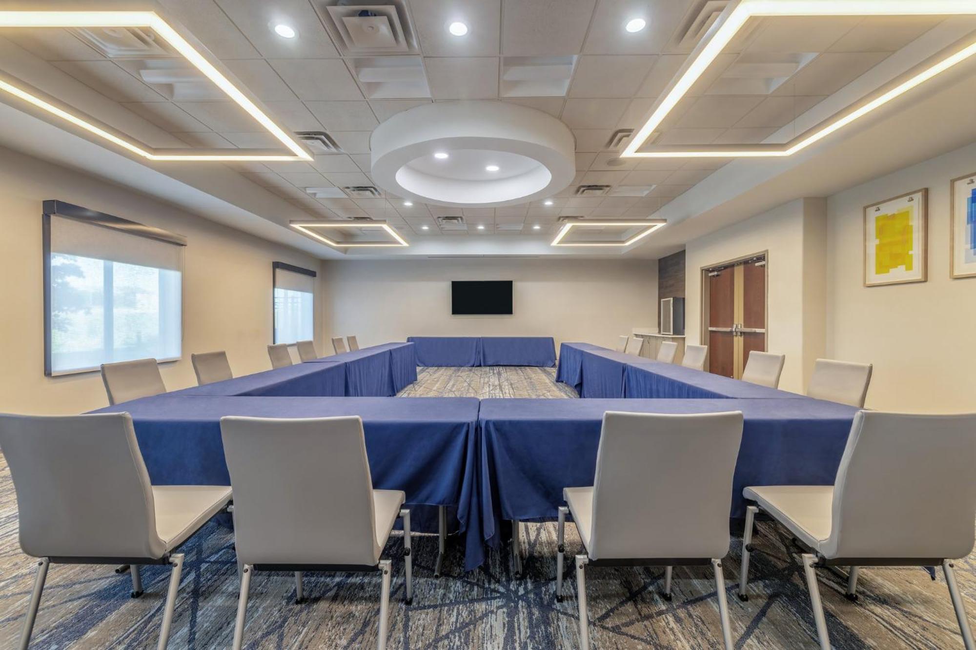Holiday Inn Express & Suites Kansas City Airport By Ihg Exterior photo