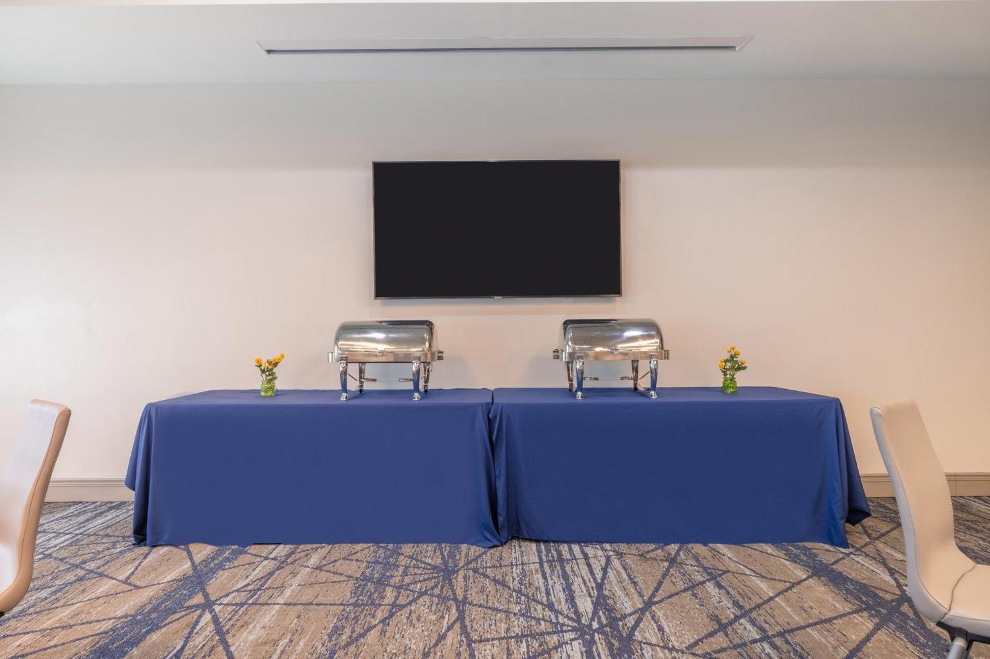 Holiday Inn Express & Suites Kansas City Airport By Ihg Exterior photo