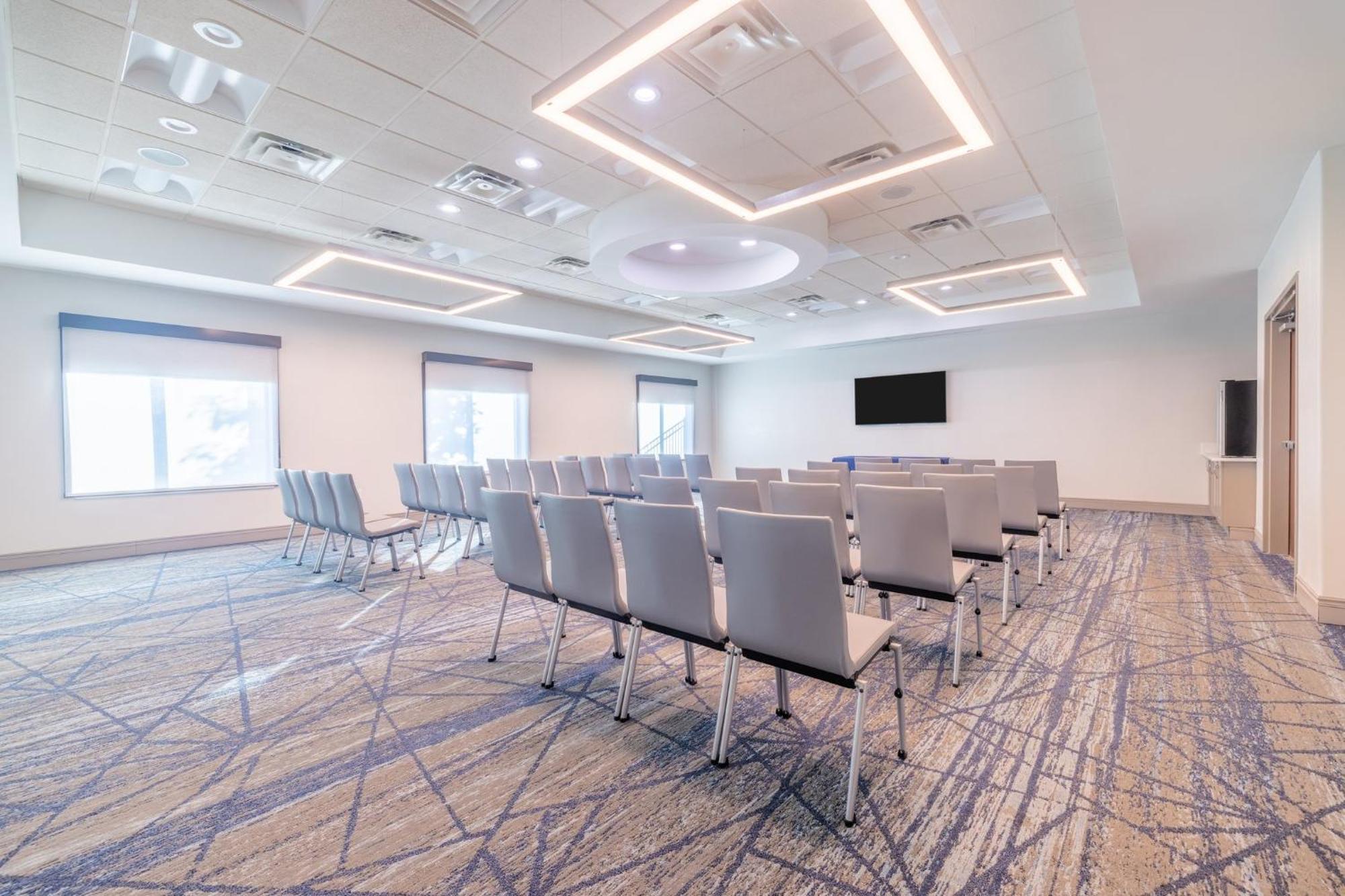 Holiday Inn Express & Suites Kansas City Airport By Ihg Exterior photo