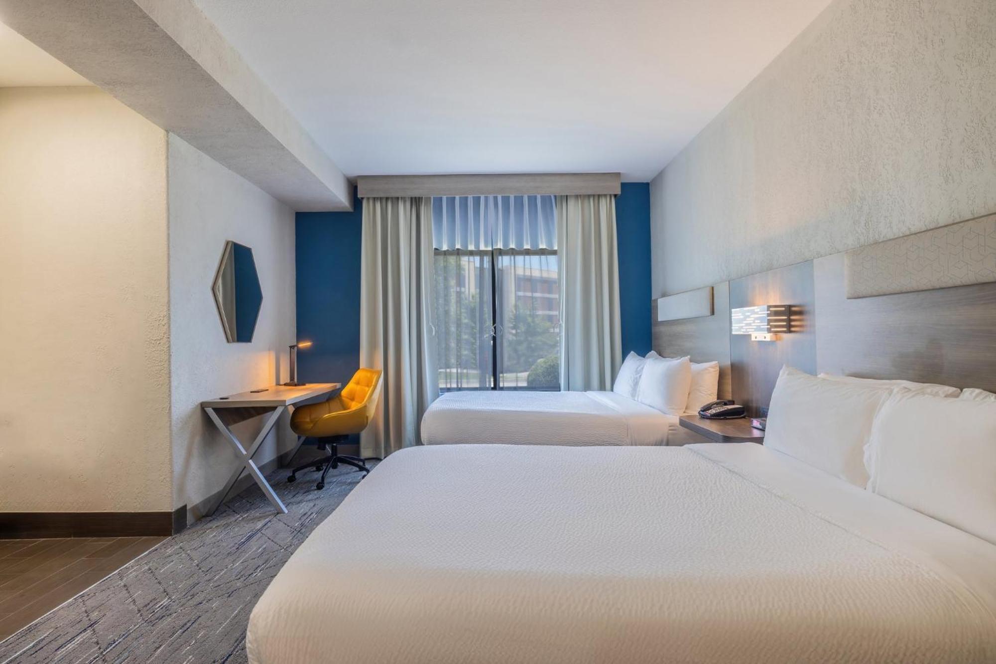 Holiday Inn Express & Suites Kansas City Airport By Ihg Exterior photo