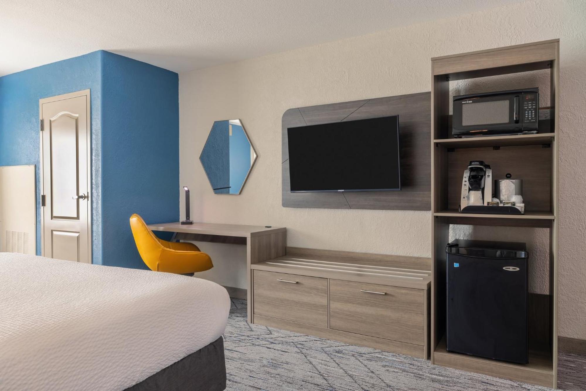 Holiday Inn Express & Suites Kansas City Airport By Ihg Exterior photo
