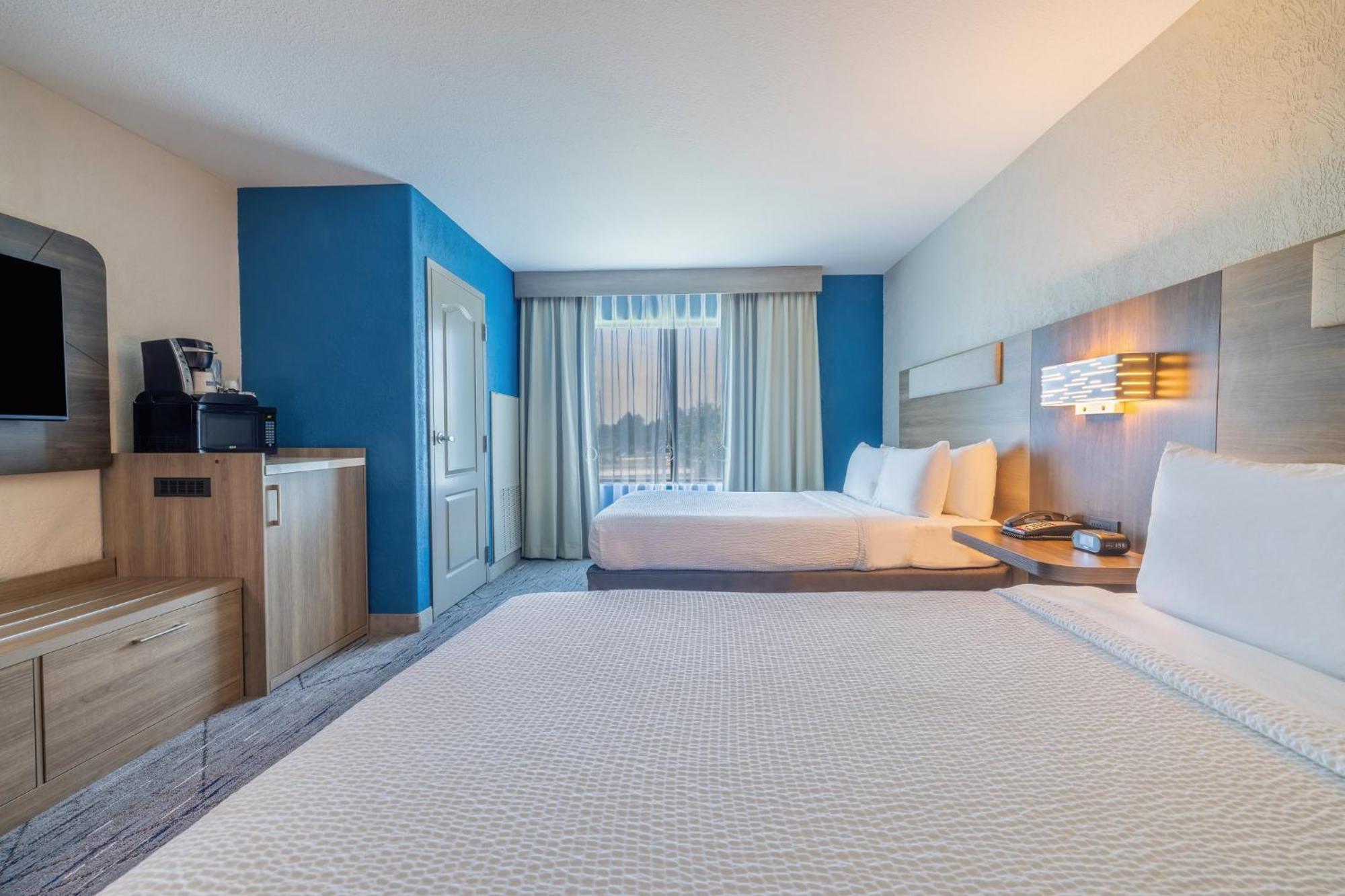 Holiday Inn Express & Suites Kansas City Airport By Ihg Exterior photo