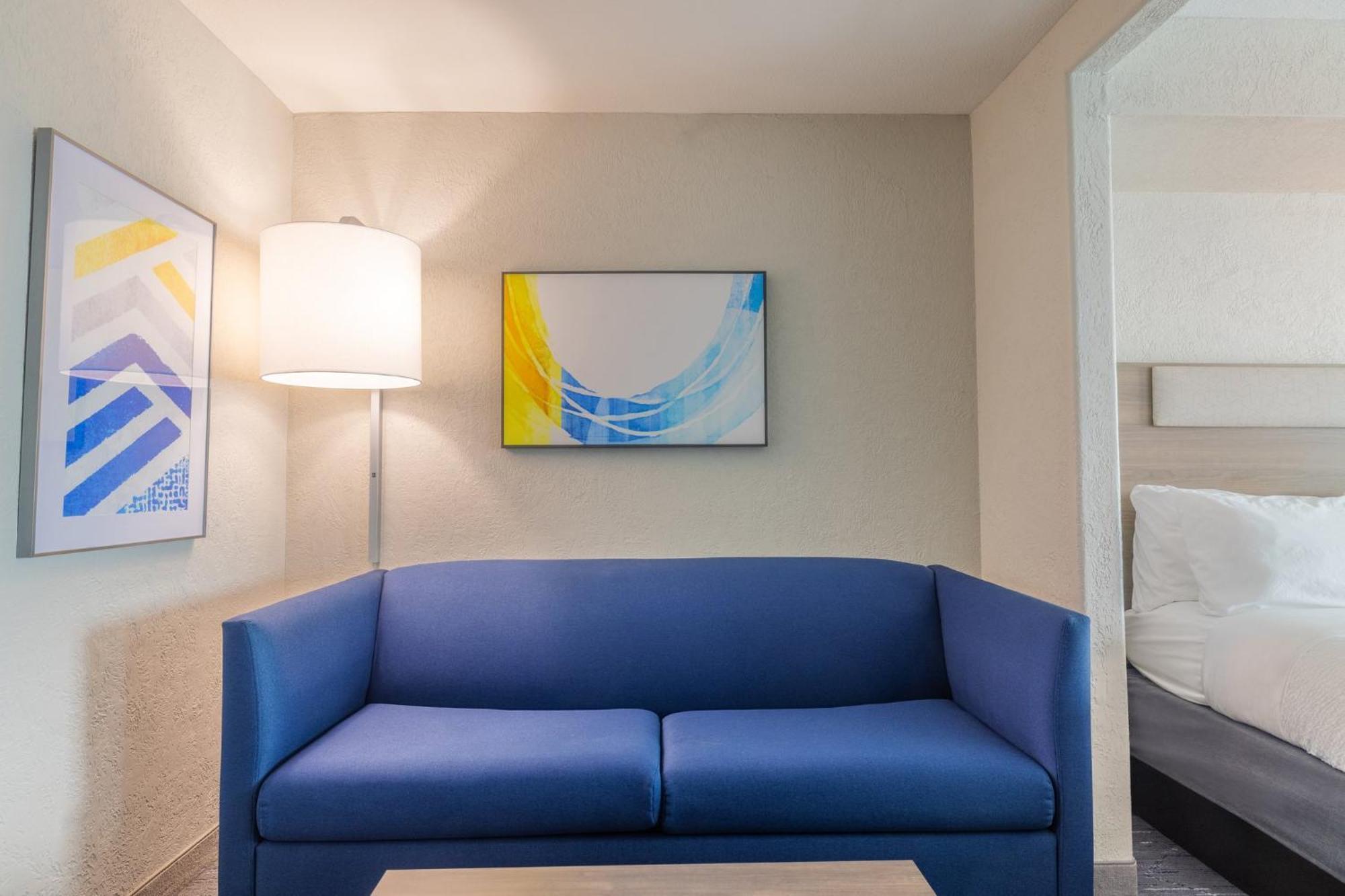 Holiday Inn Express & Suites Kansas City Airport By Ihg Exterior photo
