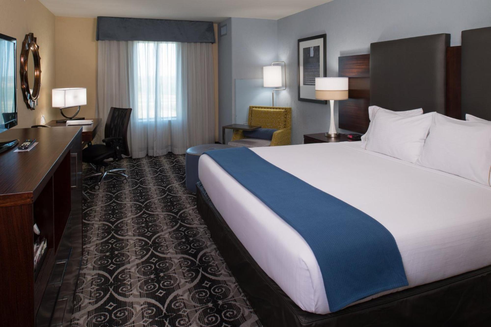 Holiday Inn Express & Suites Kansas City Airport By Ihg Exterior photo
